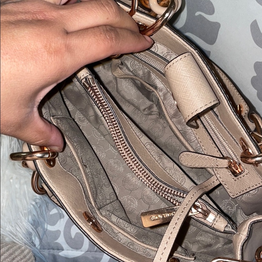 Selling Michael Kors pale pink purse & wallet - Picture 6 of 10
